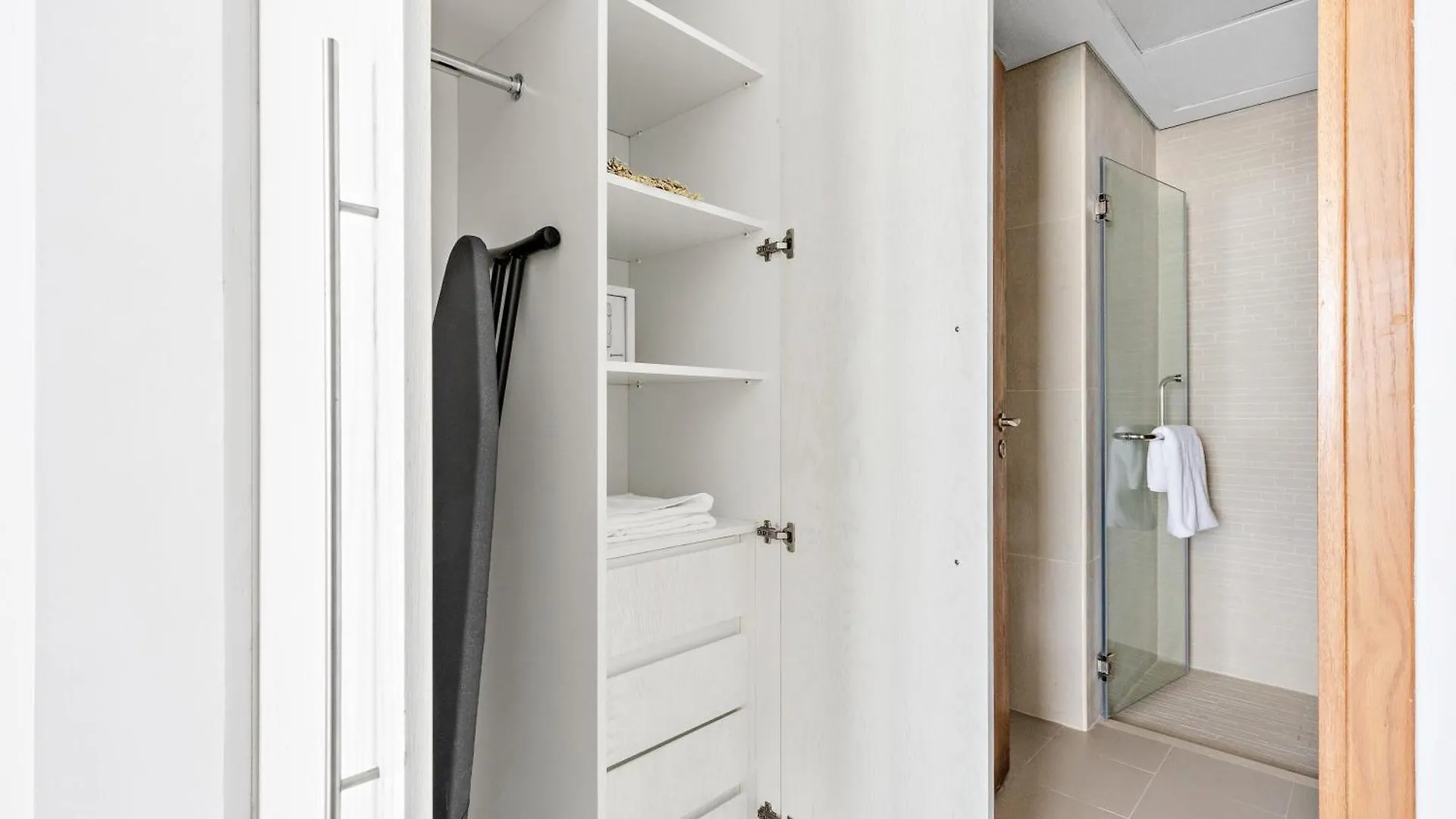 Silkhaus Aesthetic 1 Bdr Near Reem Mall Abu Dhabi 0*,  Vereinigte Arabische Emirate